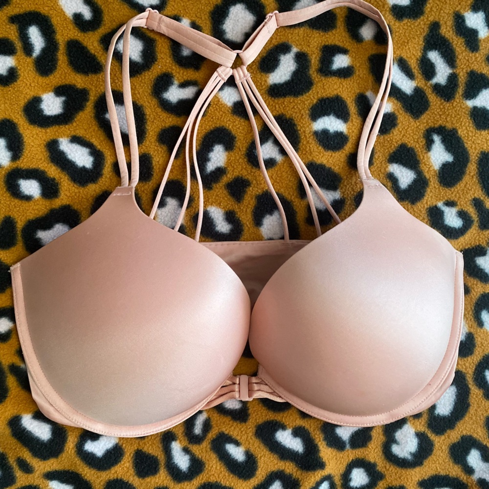 Victoria’s Secret bombshell plunge bra